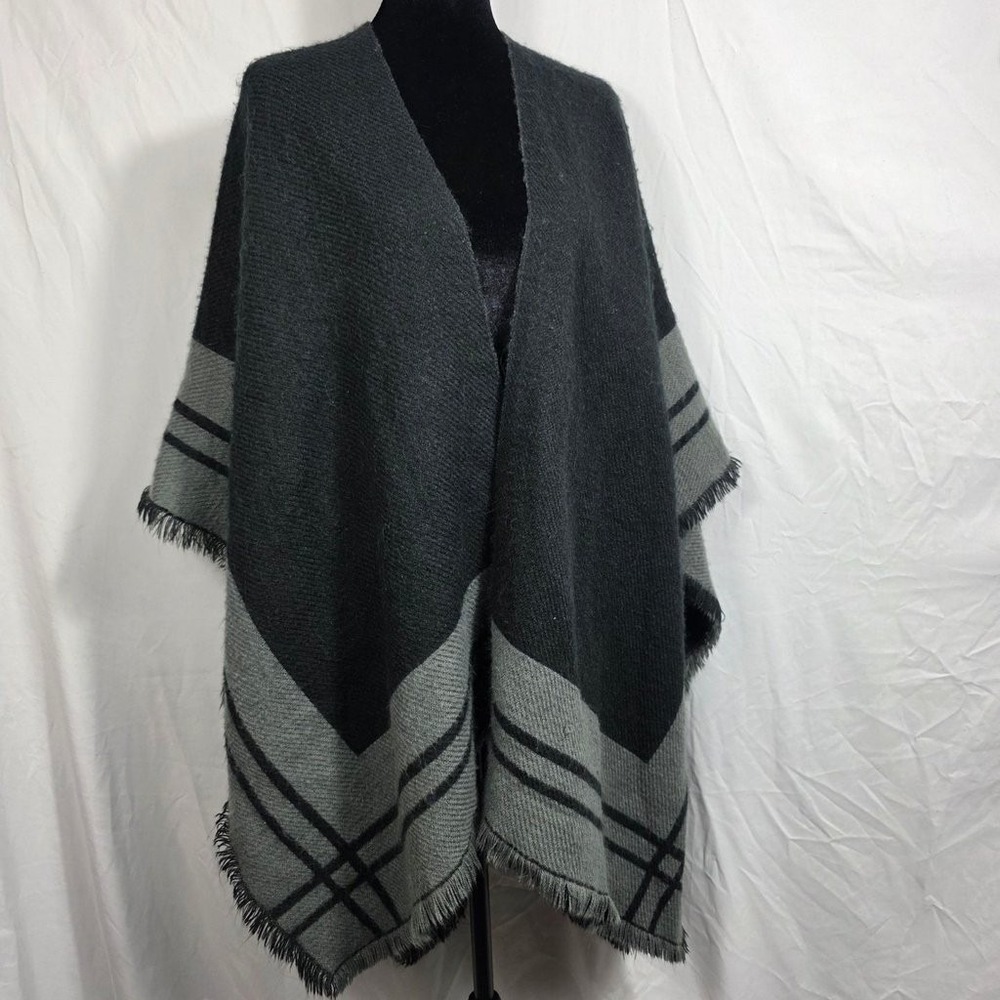 Woolrich Reversible Acrylic Poncho